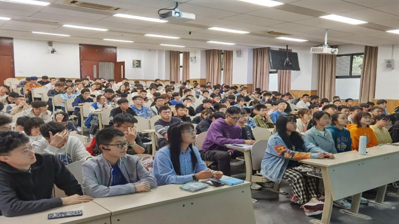 自動(dòng)化學(xué)院大講堂2021年第一期正式開講 教育科技領(lǐng)域技術(shù)開發(fā)的新篇章